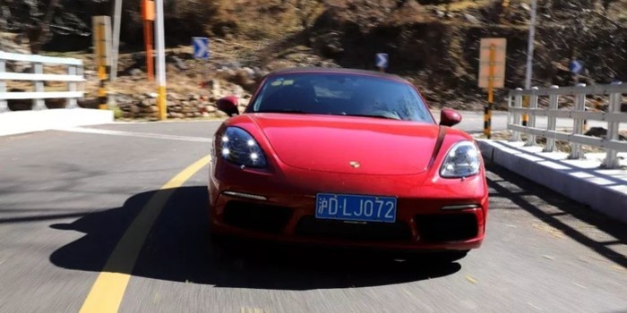 试驾保时捷718 Boxster S 真香！