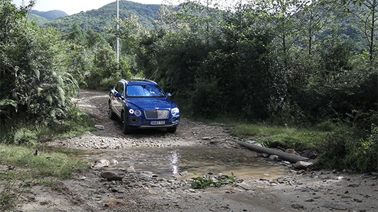 它不仅是300万这么简单 试驾宾利添越Bentayga