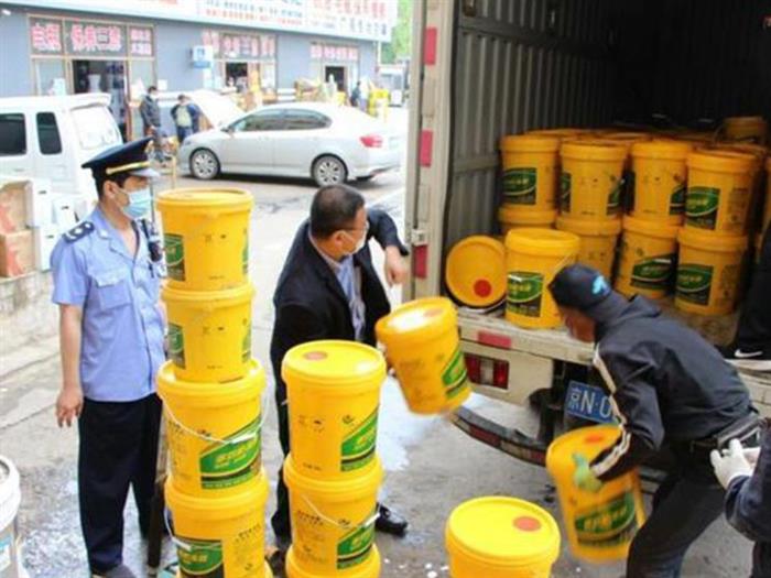 汽配造假屡禁不止 假冒大牌防冻液被查