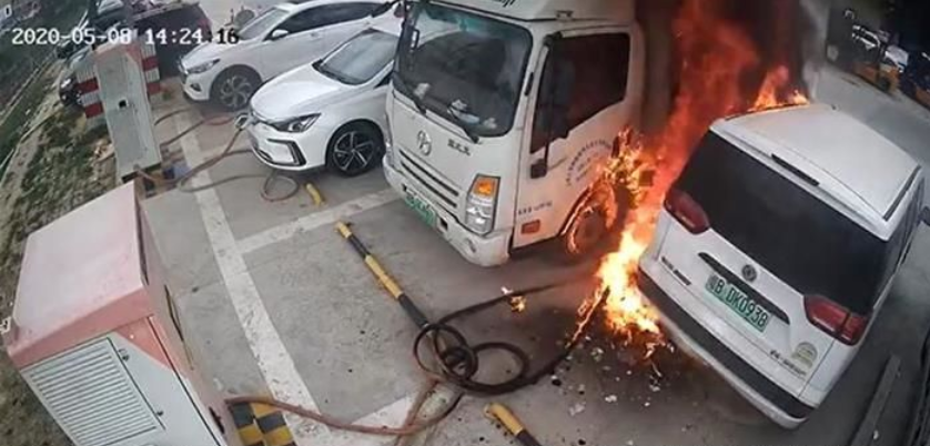 新能源bsports必一体育自燃事故频发 让行业警钟长鸣