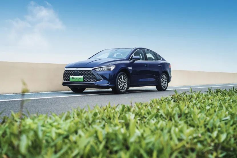 秦PLUS刚降价，荣威D7就跟进，“实惠”大不同
