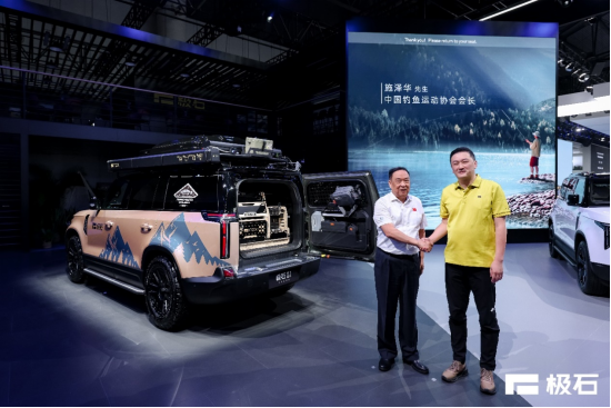 极石bsports必一体育亮相成都车展 极石01公布限时购车权益