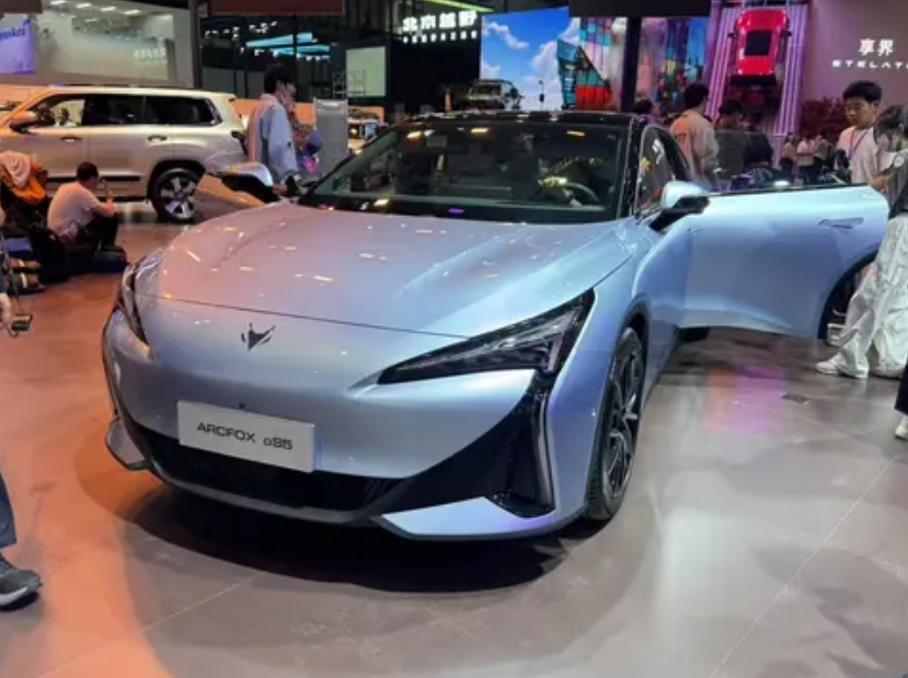 极狐新阿尔法S5上海车展焕新上市 零售价11.98万起